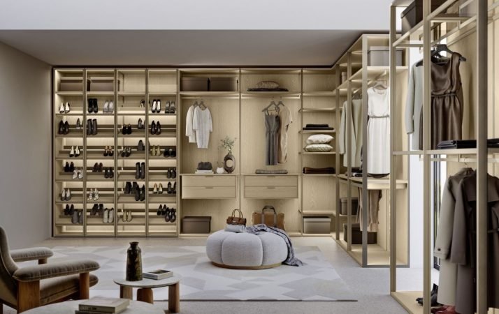 oak closet 01