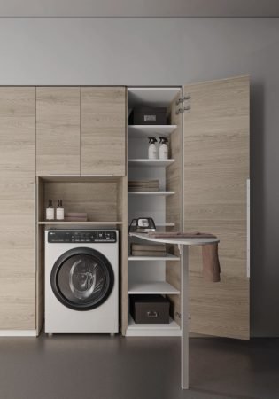 Laundry Room Natural wood Patrimonio Home Los Angeles